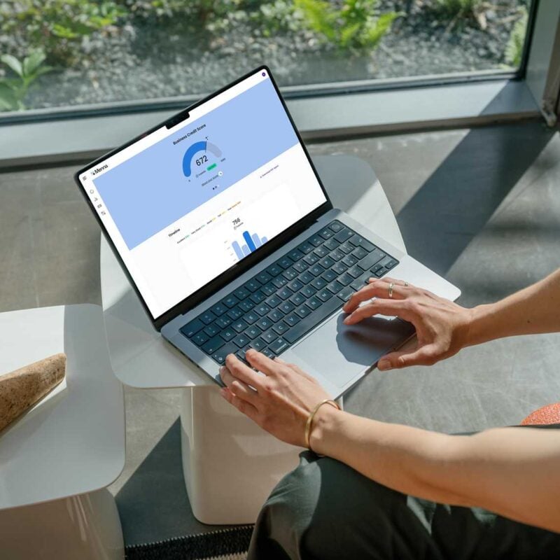 Lady looking at her Minimum Credit Score on Menna